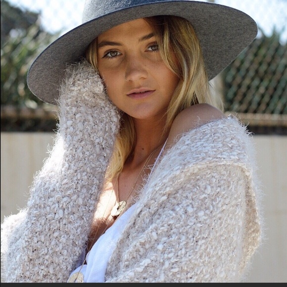 2xHPπ Gorgeous Soft Cardigan with Hood - Picture 5 of 7